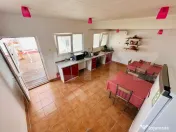 Cladire cu 12 camere - Regim Hotelier / Apart Hotel - in zon