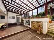 Cladire cu 12 camere - Regim Hotelier / Apart Hotel - in zon