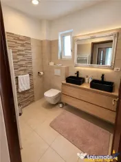Apartament 3 camere, decomandat, regim vila, 2 terase, parca 