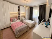 Apartament 3 camere, decomandat, regim vila, 2 terase, parca 