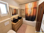 Apartament 3 camere, decomandat, regim vila, 2 terase, parca 