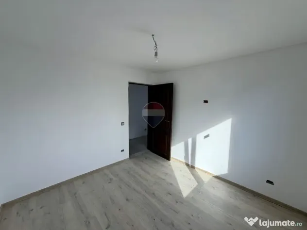 Casă de vanzare Golesti 4 camere 3 bai - Golesti (Vrancea)