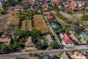 Teren si front stradal generos pretabil pentru dezvoltare rezidentiala