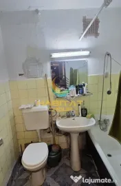 3 camere Brancoveanu Izvorul Crisului liber loc parcare 