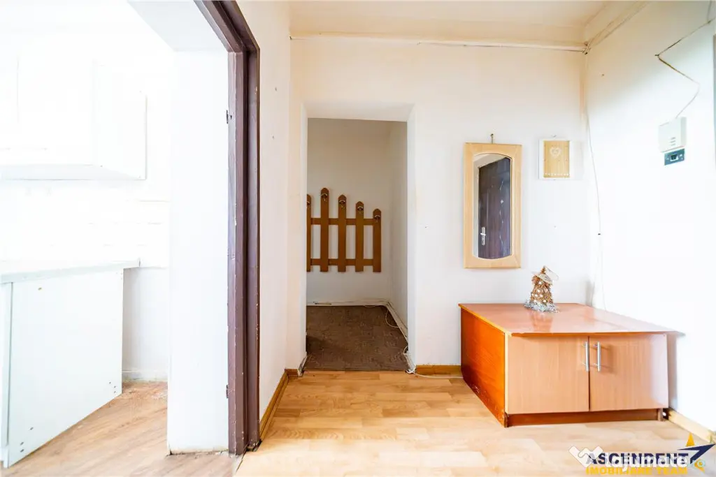 Garsoniera decomandata cu potential excelent | Simeria: Alee - Sfantu Gheorghe (Covasna)