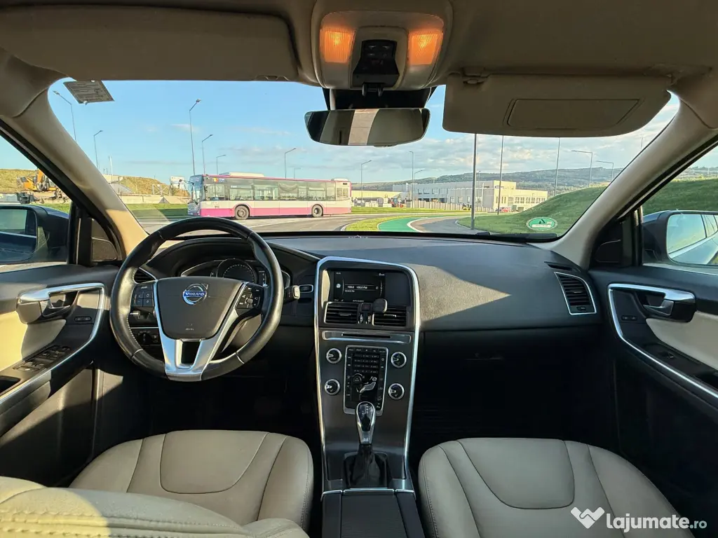 Volvo XC60 D5 AWD Summum 2015, 215 CP, automată, istoric complet