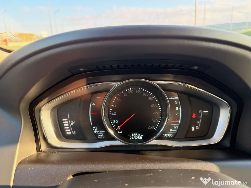 Volvo XC60 D5 AWD Summum 2015, 215 CP, automată, istoric complet