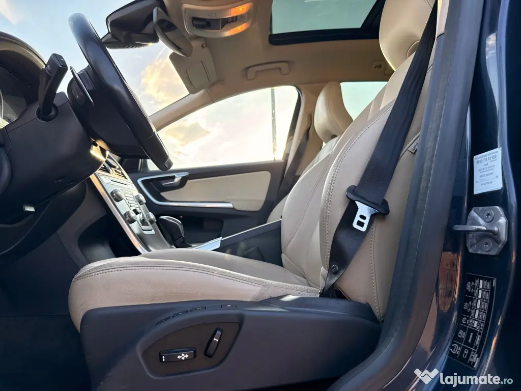 Volvo XC60 D5 AWD Summum 2015, 215 CP, automată, istoric complet