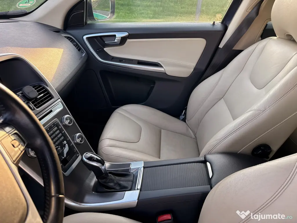 Volvo XC60 D5 AWD Summum 2015, 215 CP, automată, istoric complet