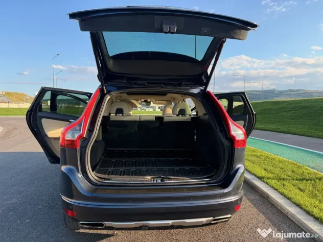 Volvo XC60 D5 AWD Summum 2015, 215 CP, automată, istoric complet