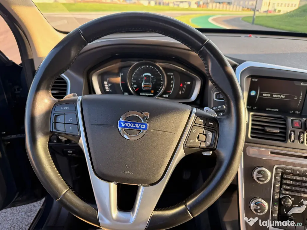 Volvo XC60 D5 AWD Summum 2015, 215 CP, automată, istoric complet