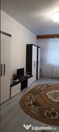 Proprietar închiriez apartament 3 camere 