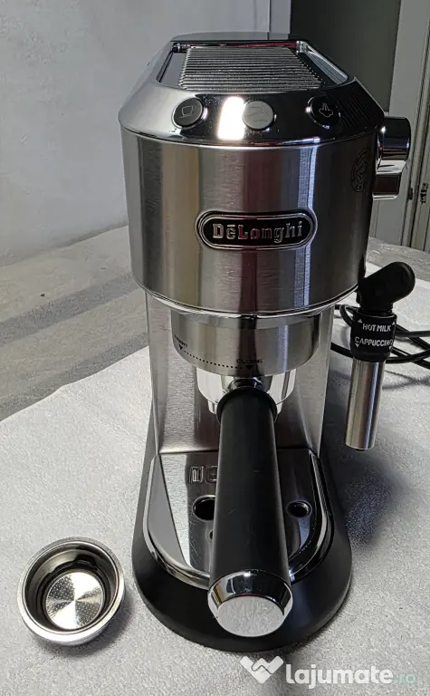Espressor De’Longhi Dedica inox, cu spumator de lapte