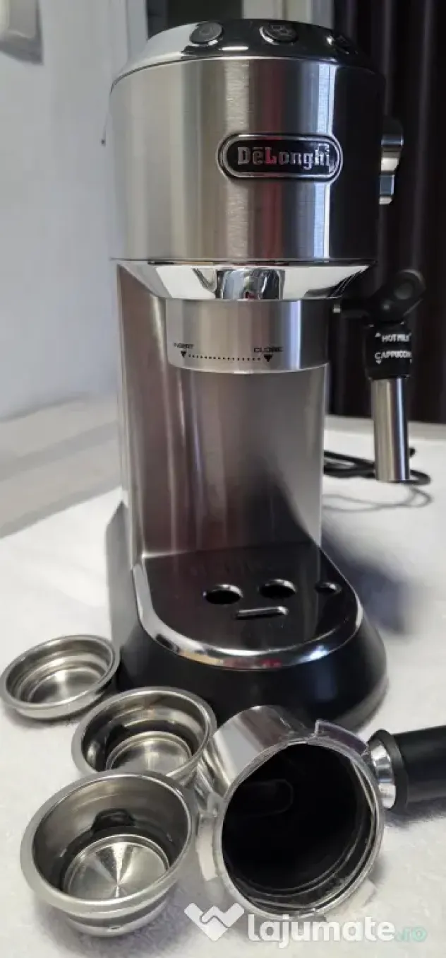 Espressor De’Longhi Dedica inox, cu spumator de lapte