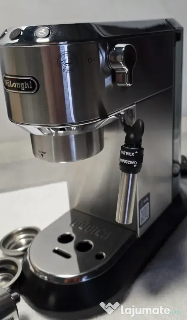 Espressor De’Longhi Dedica inox, cu spumator de lapte