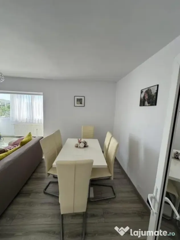 Apartament de vanzare 3 camere - Blaj (Alba)