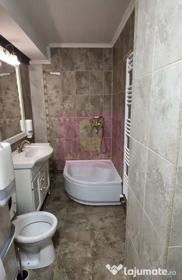 Apartament cu 2 camere, spatiu comercial – Campina, central - Campina (Prahova)
