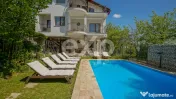 Vila deosebită cu piscina pe Drumul Poienii, Braşov