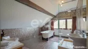 Vila deosebită cu piscina pe Drumul Poienii, Braşov