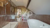 Vila deosebită cu piscina pe Drumul Poienii, Braşov 