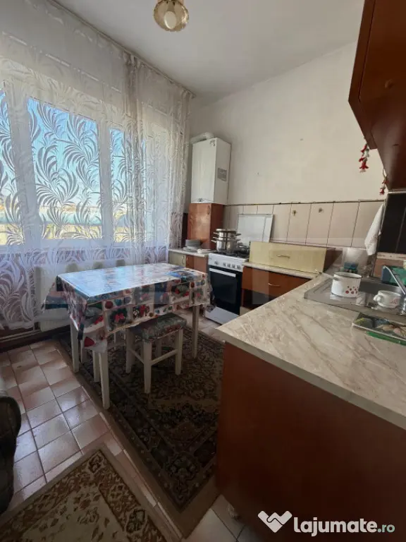 Garsoniera zona Noua, etaj intermediar, centrala proprie, bo - Brasov (Brasov)