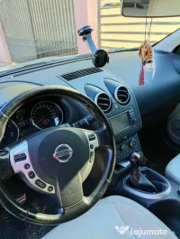 Vând Nissan Qashqai Tekna, an 2013, motor 1.6 dCi, 130 CP, 4x4, cutie manuală. 