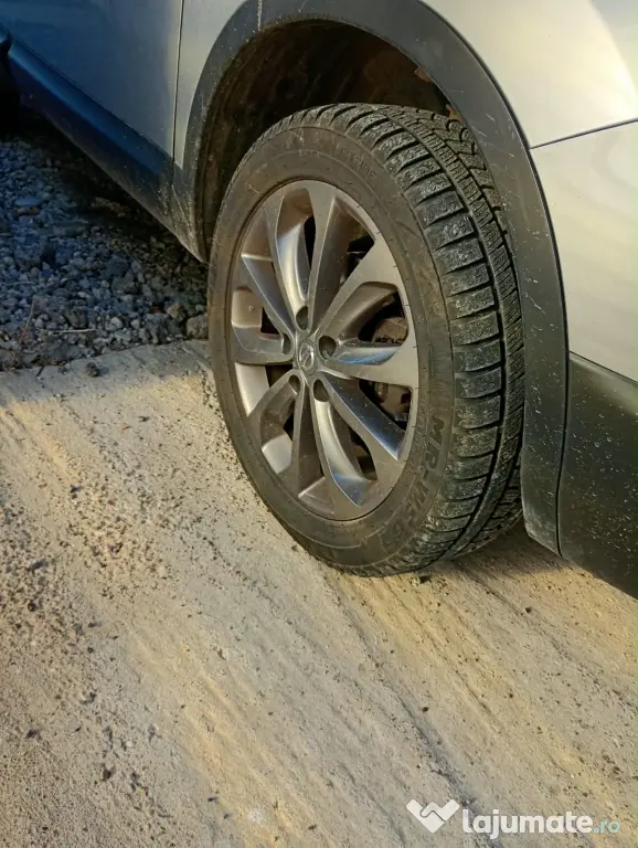 Vând Nissan Qashqai Tekna, an 2013, motor 1.6 dCi, 130 CP, 4x4, cutie manuală.