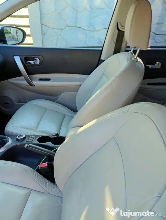 Vând Nissan Qashqai Tekna, an 2013, motor 1.6 dCi, 130 CP, 4x4, cutie manuală.