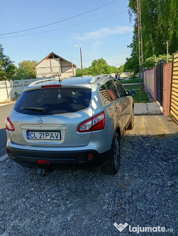 Vând Nissan Qashqai Tekna, an 2013, motor 1.6 dCi, 130 CP, 4x4, cutie manuală.