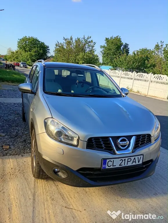 Vând Nissan Qashqai Tekna, an 2013, motor 1.6 dCi, 130 CP, 4x4, cutie manuală.