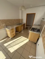 Apartament 3 camere, 2 bai, etaj intermediar, parcare, boxa, 