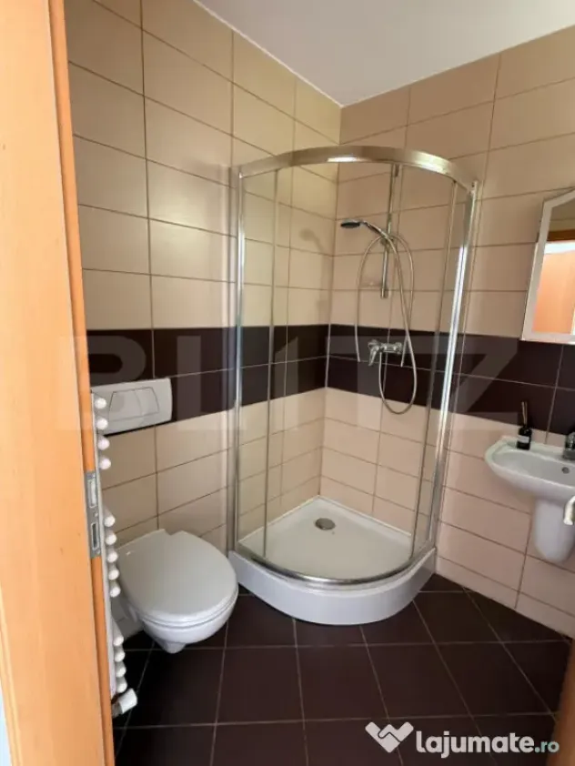 Apartament 3 camere, 2 bai, etaj intermediar, parcare, boxa, - Brasov (Brasov)
