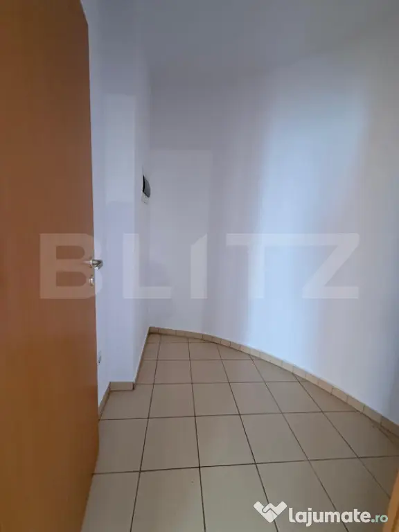 Apartament 3 camere, 2 bai, etaj intermediar, parcare, boxa, - Brasov (Brasov)