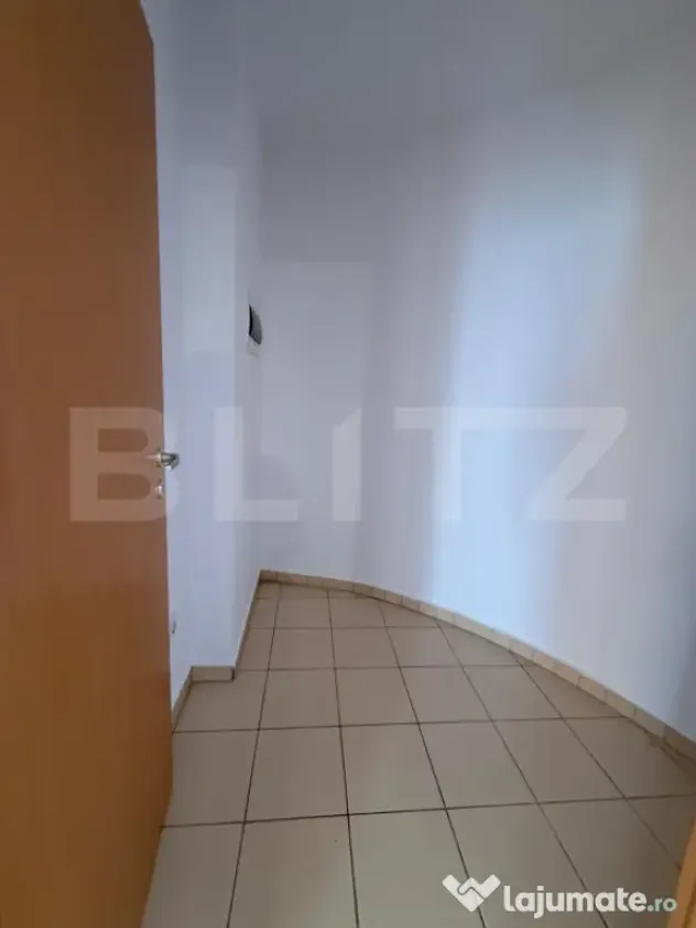 Apartament 3 camere, 2 bai, etaj intermediar, parcare, boxa, - Brasov (Brasov)