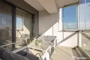 Ap 2 camere decomandat, terasă închisă și loc parcare, etaj
