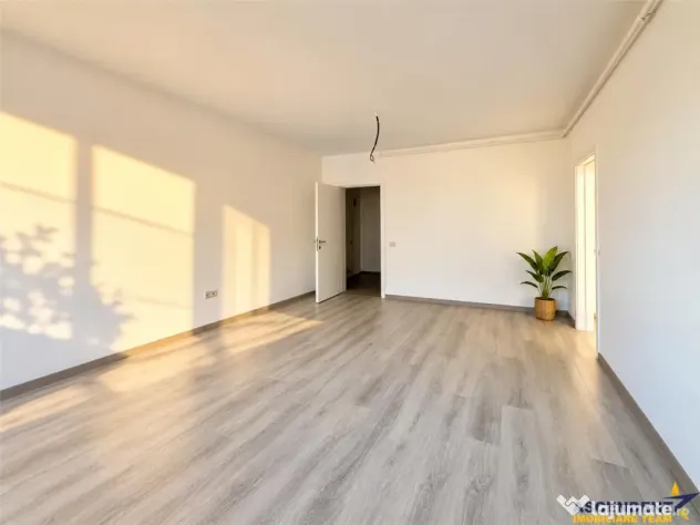 Apartament cu aer contemporan, terasa panoramica, parcare, S - Sanpetru (Brasov)