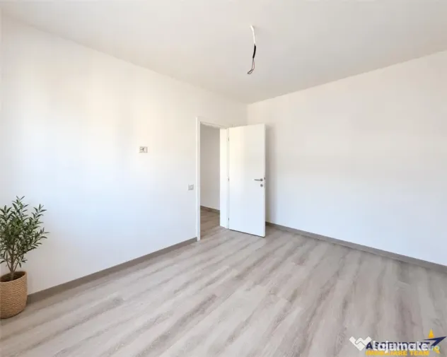 Apartament cu aer contemporan, terasa panoramica, parcare, S - Sanpetru (Brasov)