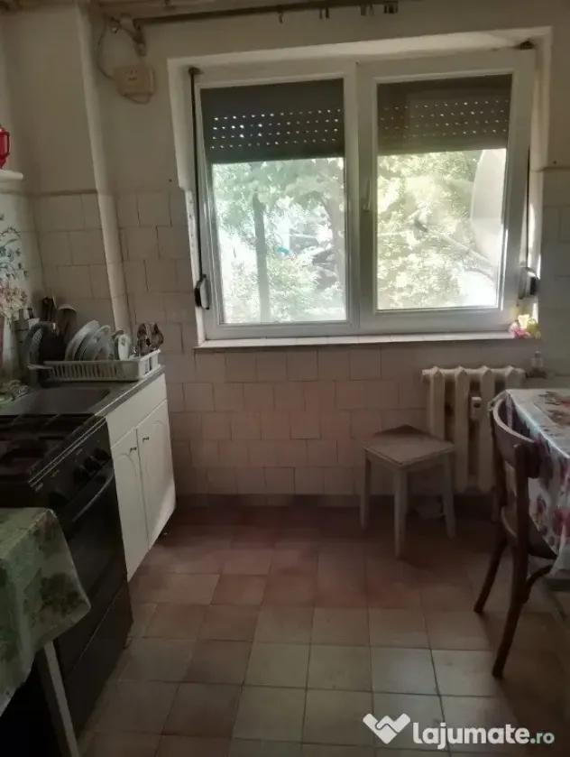 Închiriez apartament 3 camere Micro 14 - Buzau (Buzau)