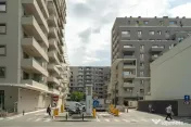 Apartament cu terasa cat o gradina, trei boxe si doua 