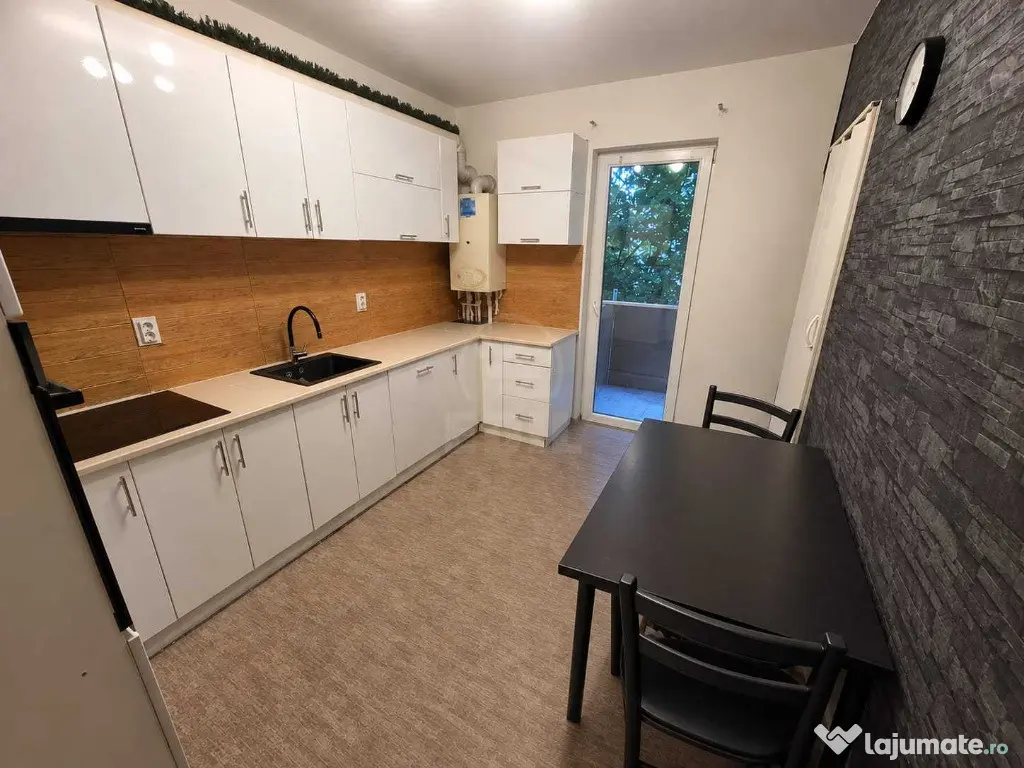COMISION 0 Apartament 3 camere decomandat zona Porii - Floresti (Cluj)