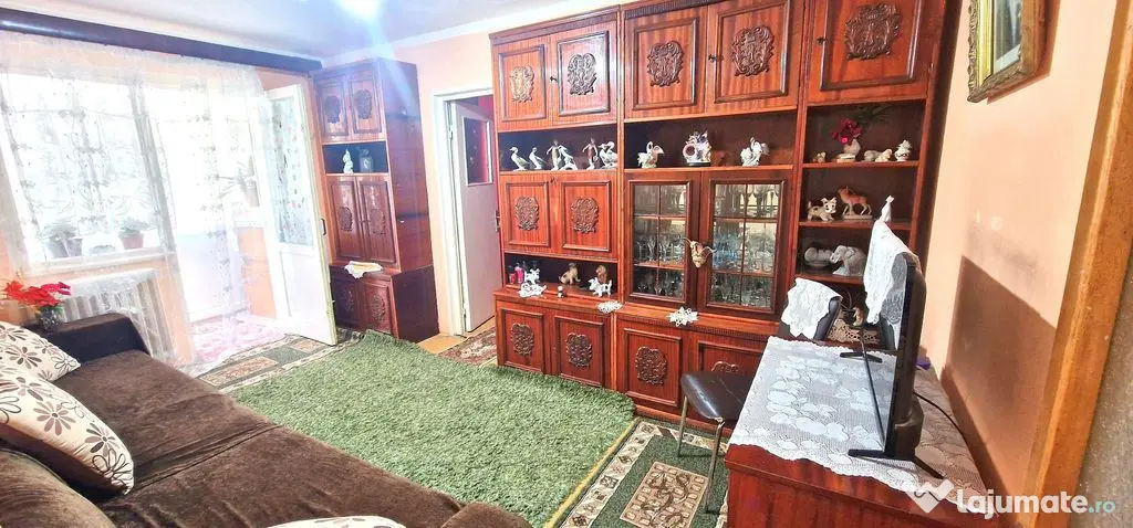 Trei camere, etajul 1, Piata Km 4-5 - Constanta (Constanta)