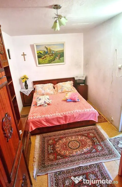 Trei camere, etajul 1, Piata Km 4-5 - Constanta (Constanta)