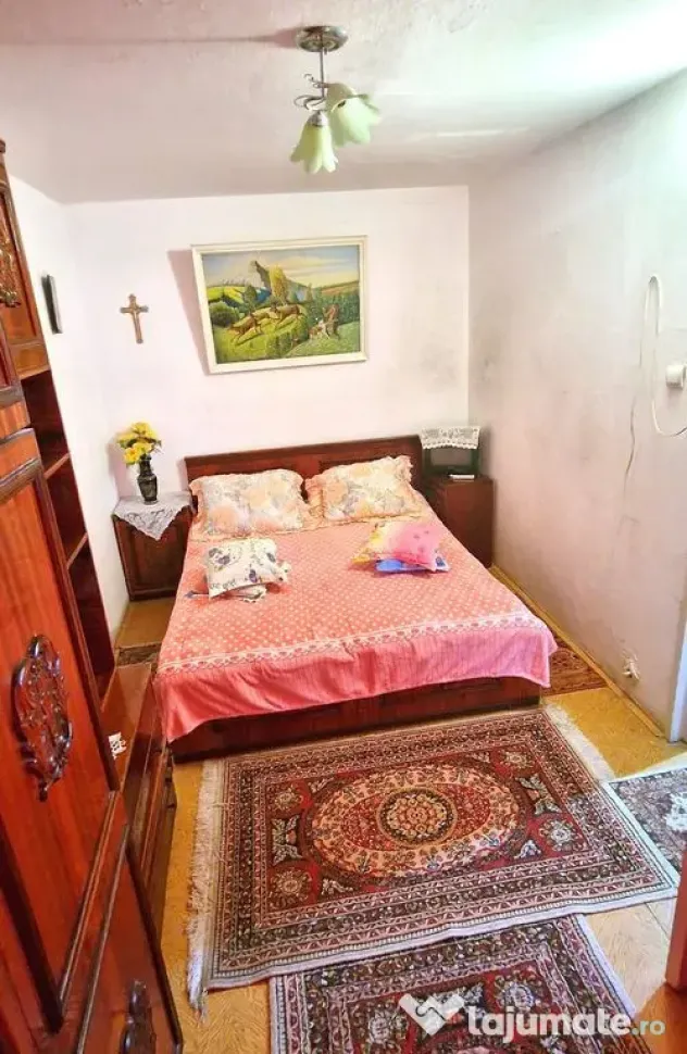 Trei camere, etajul 1, Piata Km 4-5 - Constanta (Constanta)