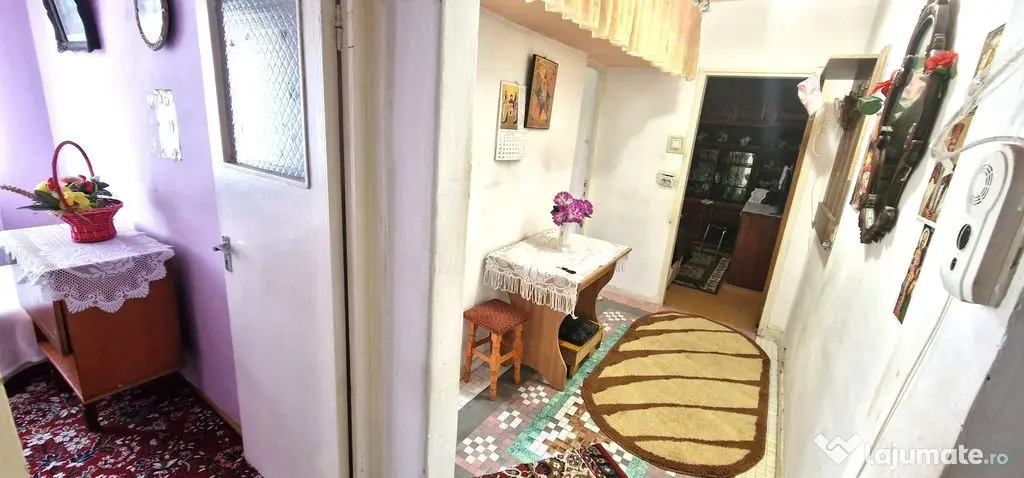 Trei camere, etajul 1, Piata Km 4-5 - Constanta (Constanta)