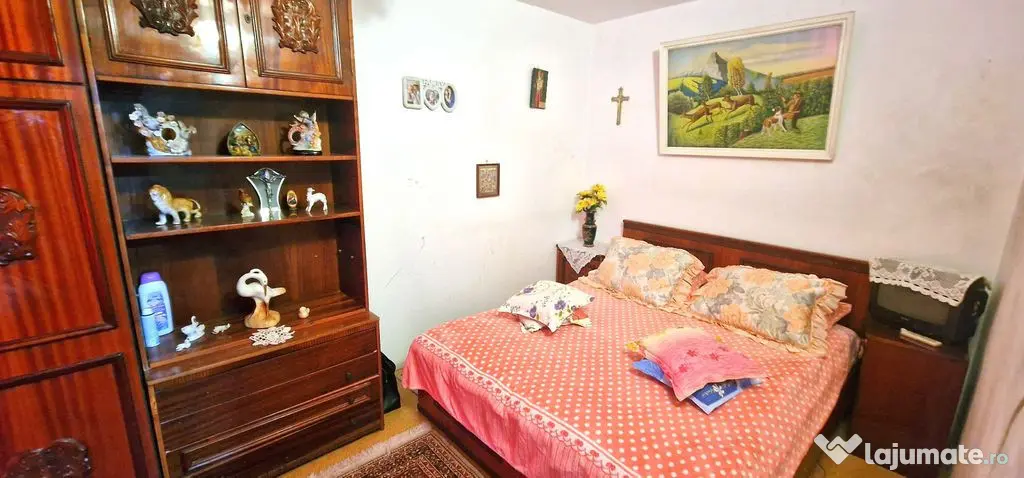 Trei camere, etajul 1, Piata Km 4-5 - Constanta (Constanta)