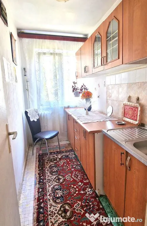 Trei camere, etajul 1, Piata Km 4-5 - Constanta (Constanta)