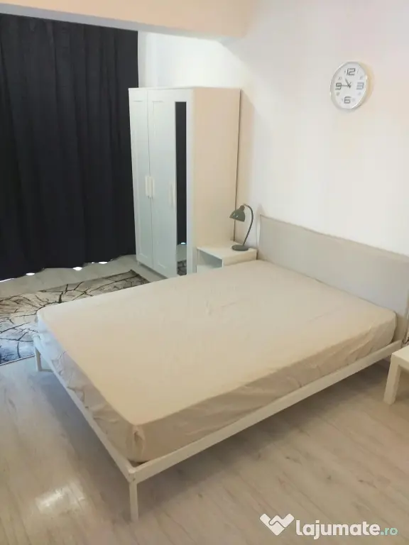 Proprietar închiriez