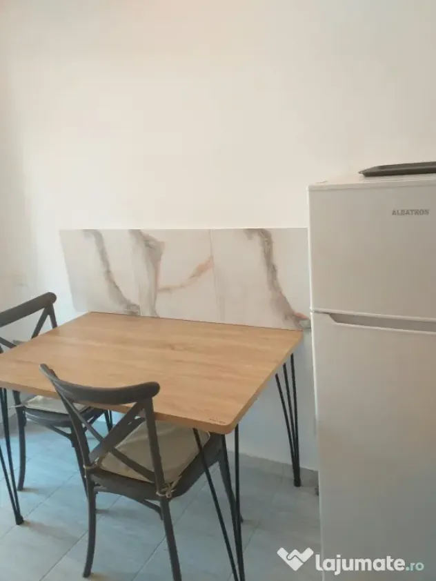 Proprietar închiriez