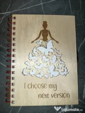 Agenda cu copertă din lemn „I choose my next version” 