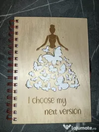Agenda cu copertă din lemn „I choose my next version” 